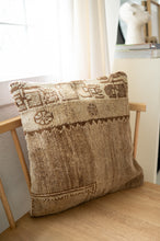 Load image into Gallery viewer, Neutral Shapes Pillow